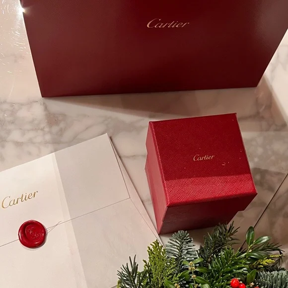 Authentic Cartier 6.5 oz scented candle with a Christmas motive. New. - Picture 2 of 11